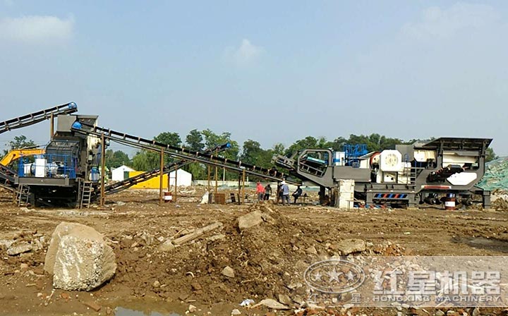 輪胎式建筑廢料粉碎機作業(yè)現場