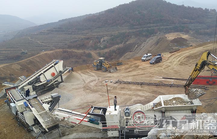 履帶建筑廢料粉碎機作業(yè)現場