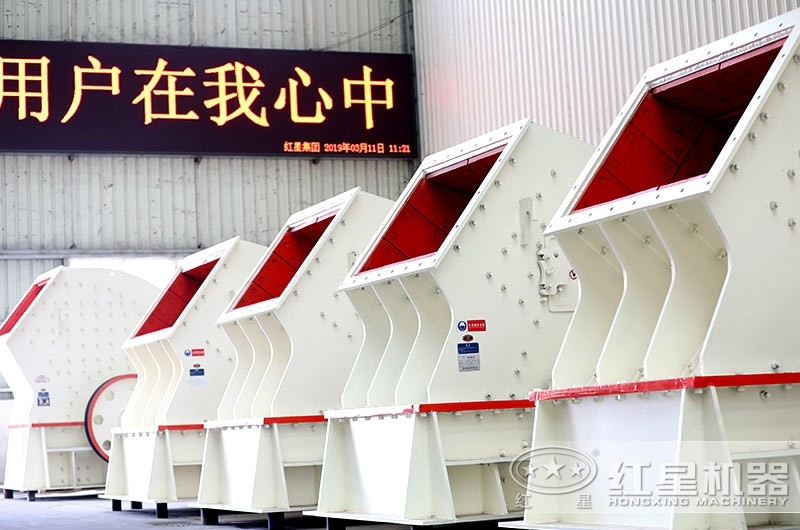 錘式破碎機(jī)車間實(shí)拍圖，多種型號(hào)可供挑選